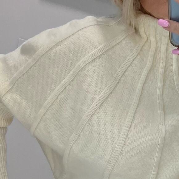 REVOLVE & MINIMALIST lovers COMMENSE cropped bell shape long sleeve sweater - Picture 1 of 5